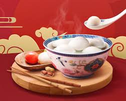 元宵节花灯与圆月象征团圆喜庆